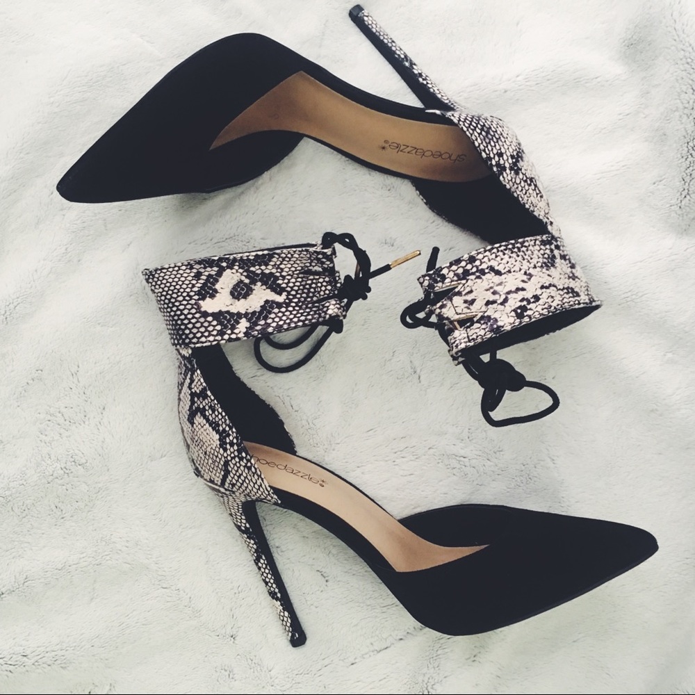 New (neverworn) Black/Snakeskin Shoedazzle Pumps